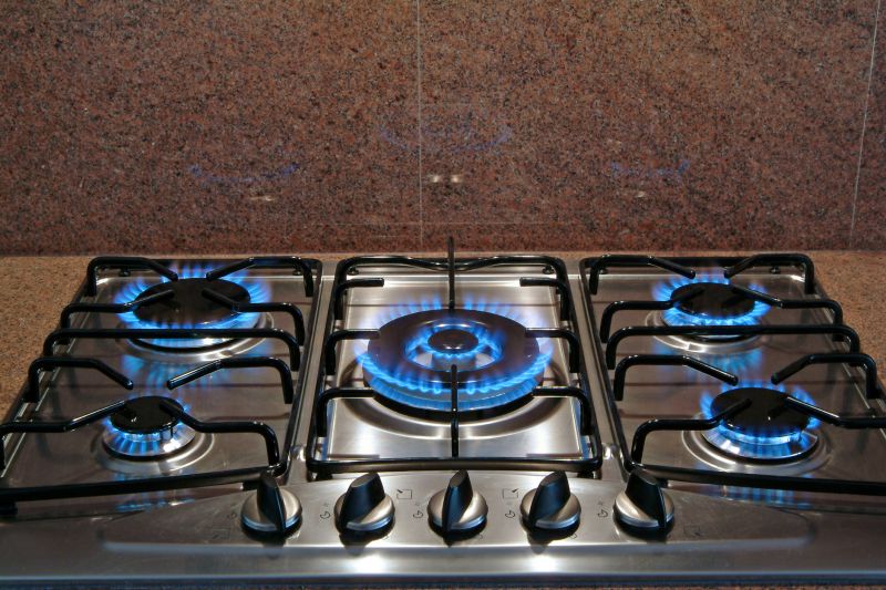 Offers immediate heat adjustments for better cooking precision